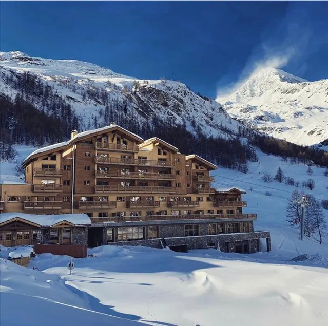 Luxury apartment, 3 rooms, sleeps 8, ski-in ski-out with hotel services - Image 1
