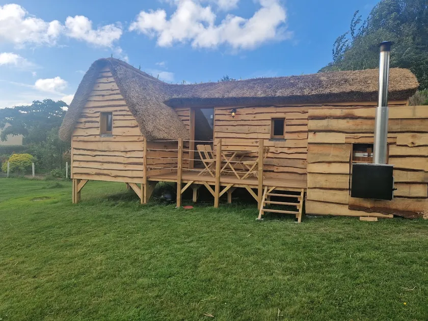 country cottage happiness - Image 1