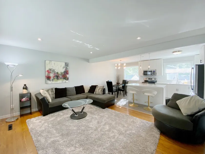 Bright and Newly Renovated Louise Ave. Loft - Image 1