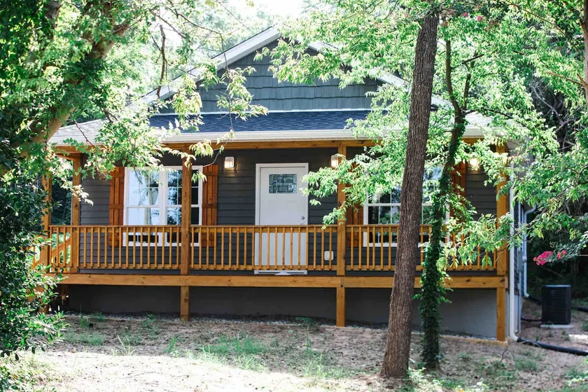Farmville Modern Farmhouse - Image 1