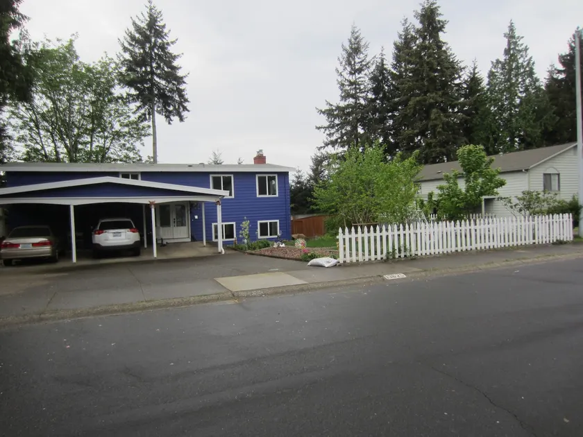 Kirkland 3BD, 2 Bath, Separate Entry, Evergreen - Image 1