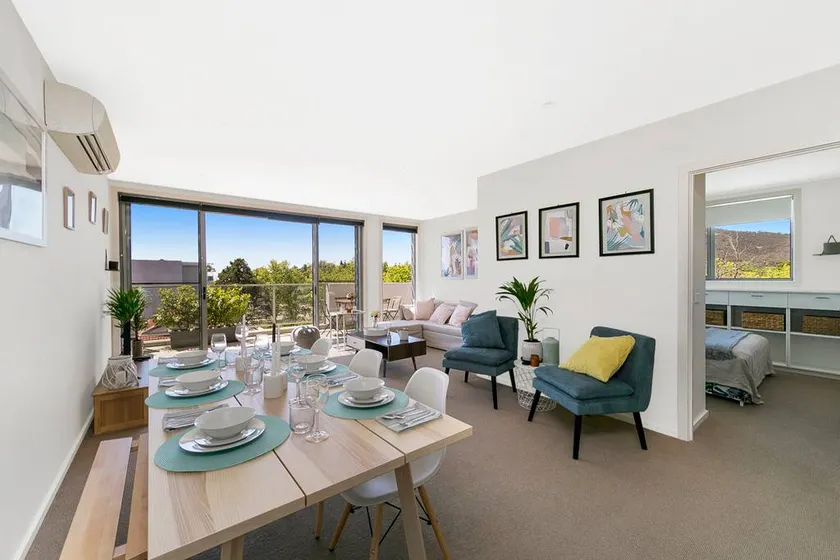 3BR Braddon Flat 8 mins walk to CBD - Image 1