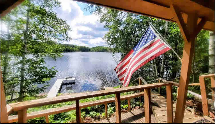 Lakeside cabin with beautiful view of the lake! - Image 1
