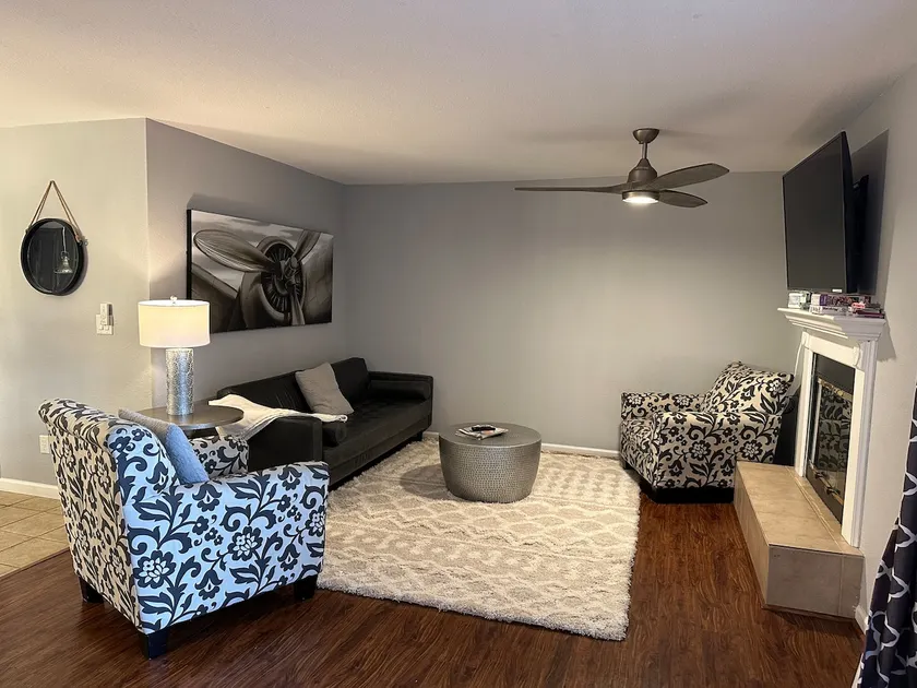 Comfy Townhome Retreat - Image 1