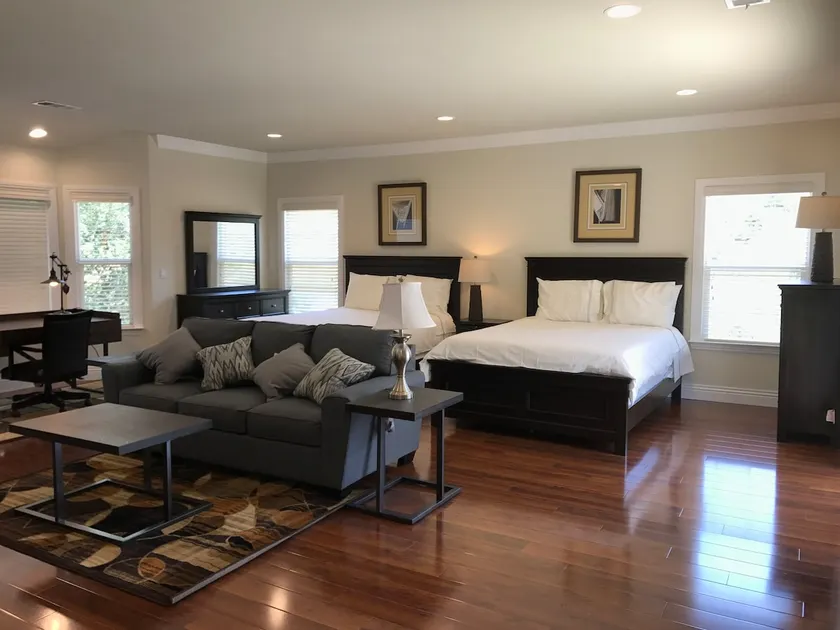 Luxury Boutique House 9rm9ba/6 Massive suites - Image 1