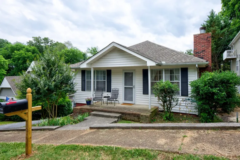 Gorgeous North Chatt 2 Bed 1 Bath Bungalow - Image 1