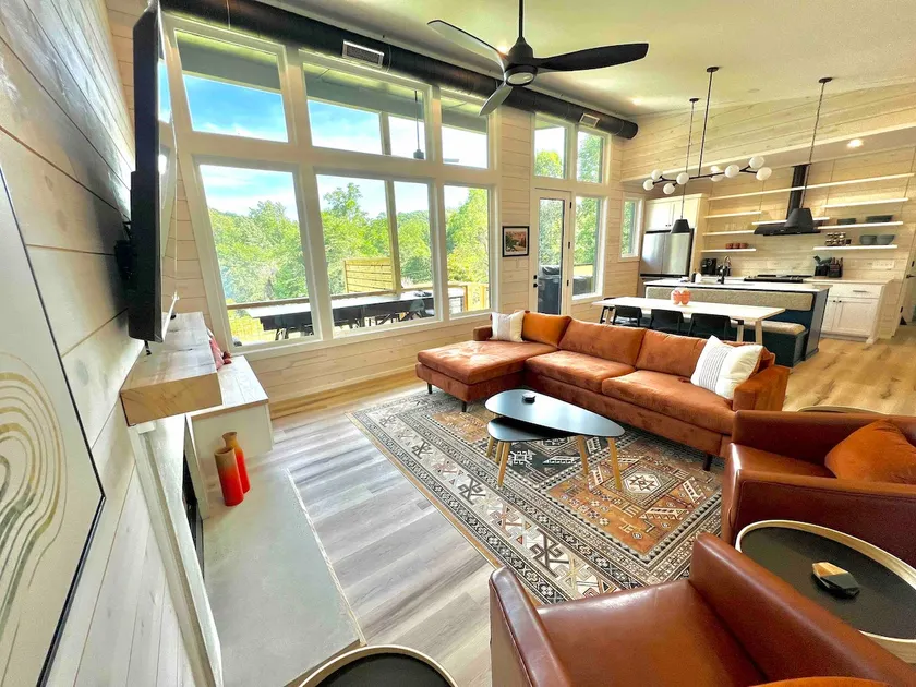 Modern Cabin for 8,w/Hot Tub+mtn view+1m from town - Image 1