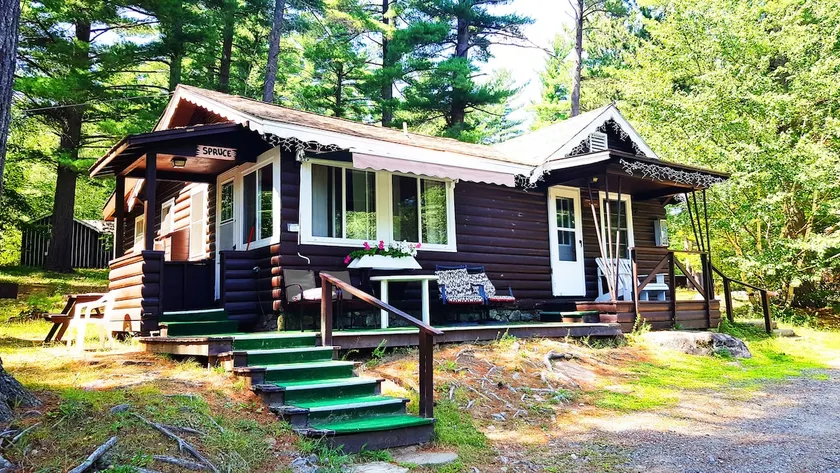 2 Bedroom Chalet with Fireplace - Image 1