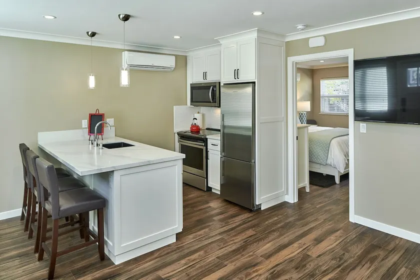 Willow Glen Executive Suite - Image 1