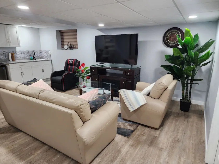 Beautiful 2BR basement in a quiet neighborhood - Image 1