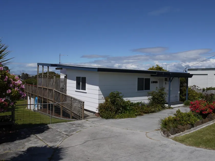 Prime Location - Totally Refurbished - Image 1