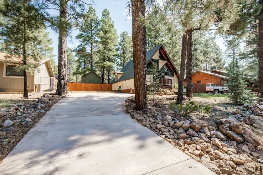 13 PINES❤️Clean & Cozy A-Frame in Flagstaff, Dogs ✅ - Image 1