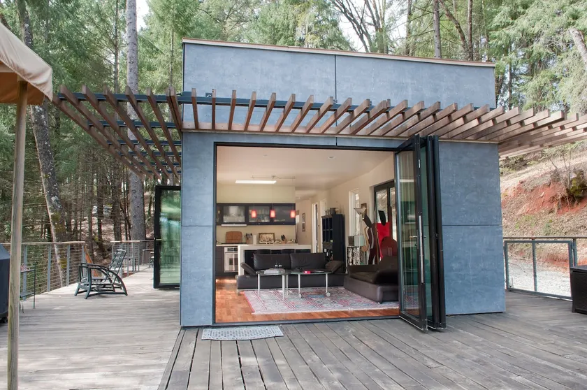 Lotus Lake House - Image 1