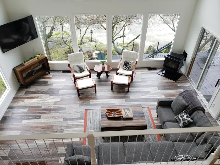 Sierra River Views, Deck, Waterfront, 5 min to SNP - Image 1