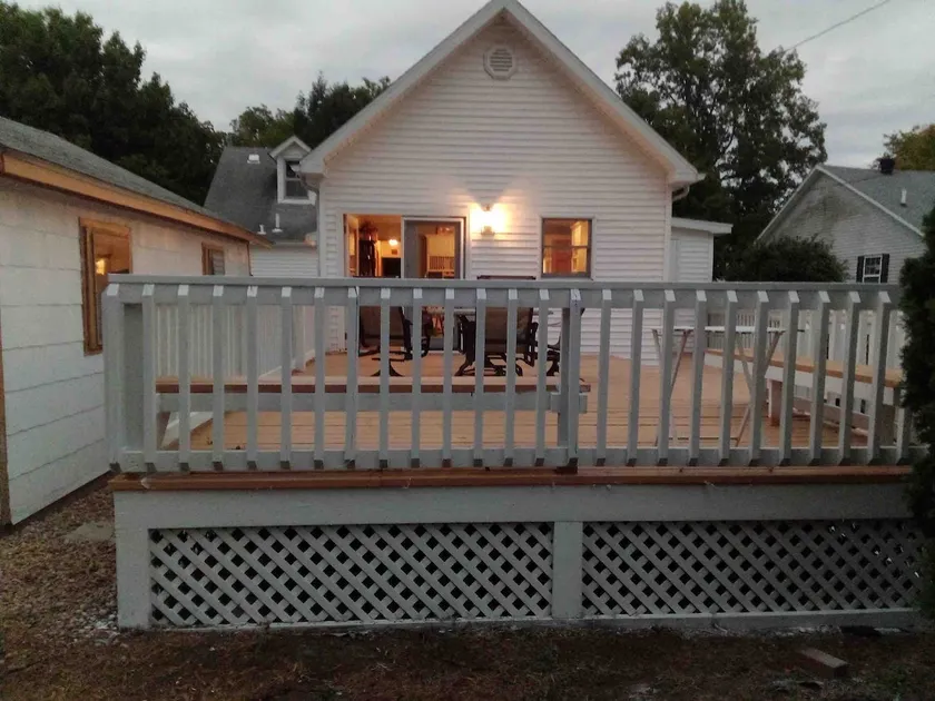 Cozy home in picturesque small town - Image 1
