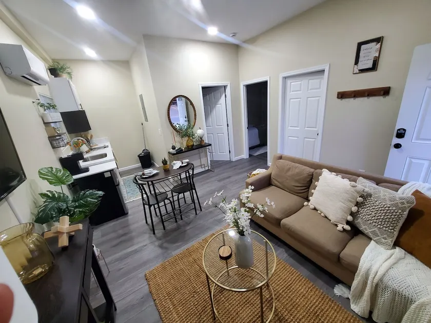 Beautiful detached house - Image 1