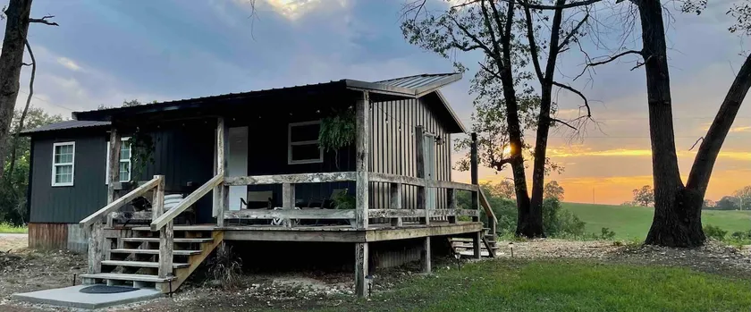 Last Leg Ranch Bunkhouse Uno - Image 1