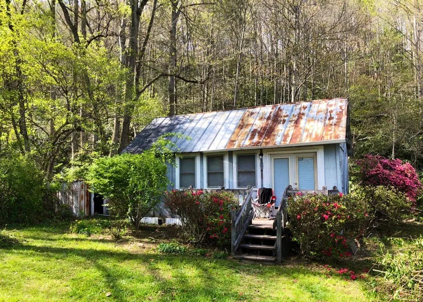 Private Creekside Getaway at Sitton Place - Image 1