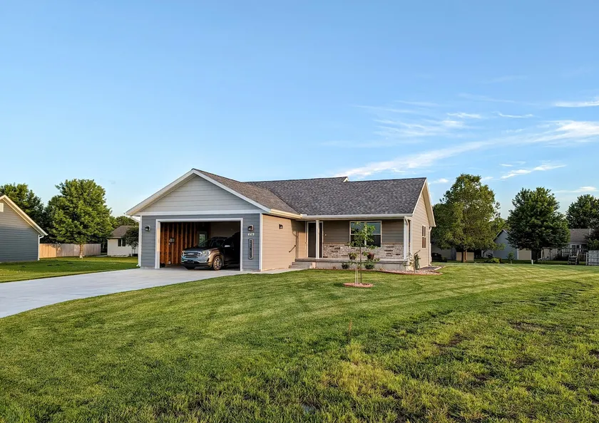 HARVEST COTTAGE Cozy home for family memories in a small town.. - Image 1