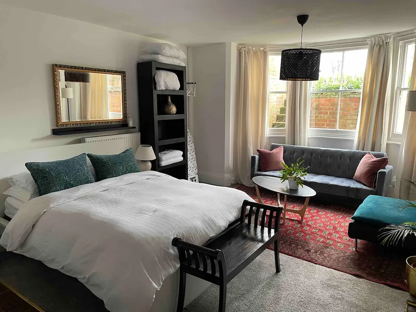 Private 1 bedroom with fireplace - Image 1
