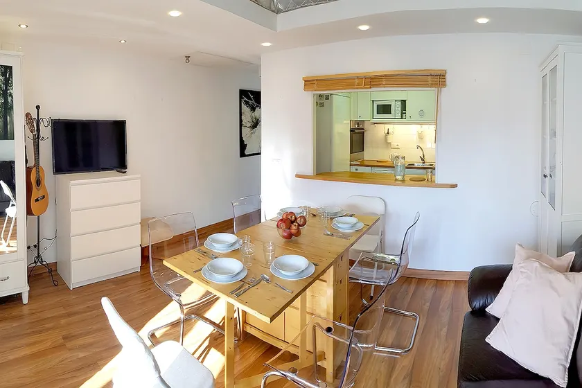 Floriane Apartment/6 people/15 min train Pl Cataluña/5 min beach - Image 1