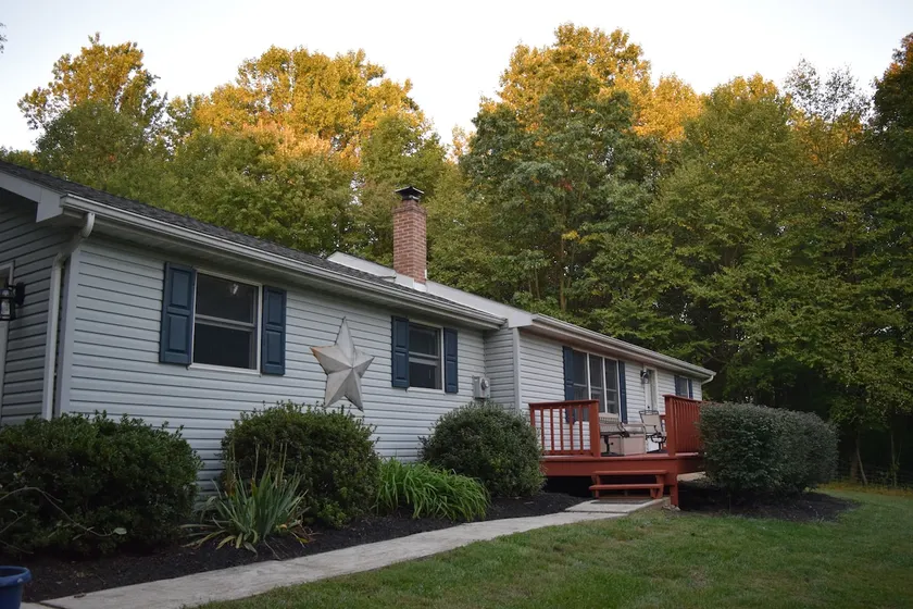 Whole Home, Wooded Serenity, Urban Proximity - Image 1