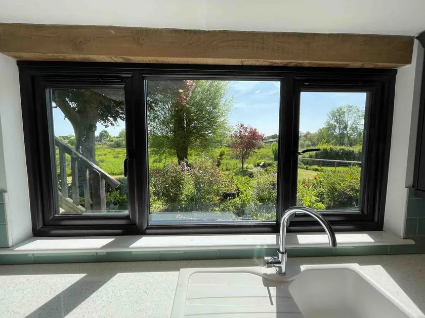 Countryside Lodge close to Stonehenge & Salisbury - Image 1