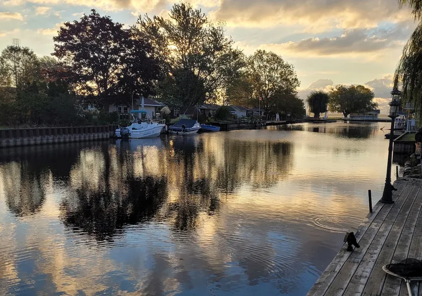 Waterfront Cottage w/ boat dock - Image 1