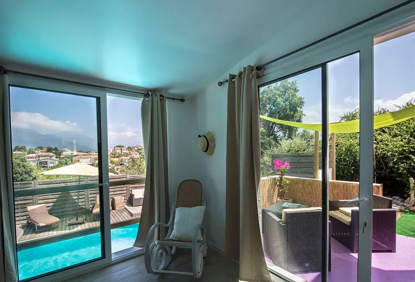 Charming independent lower level of villa - Image 1