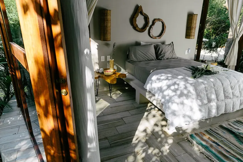 Eco-chic 360° Jungle Cabin steps away from beach#3 - Image 1