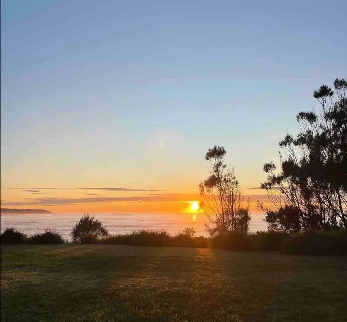 Ocean views, dogs welcome, EV charger - Image 1