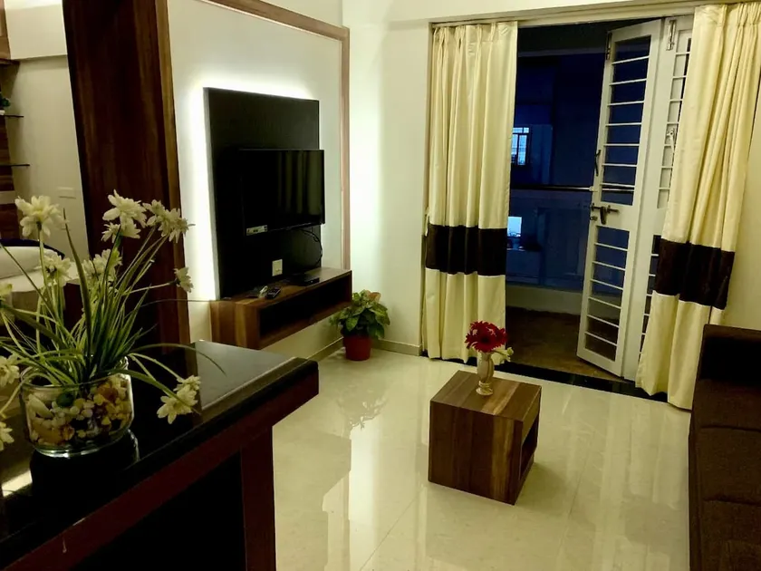 Entire luxury service apartment with staff service - Image 1