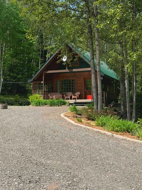 Cozy cottage with indoor fireplace - Image 1