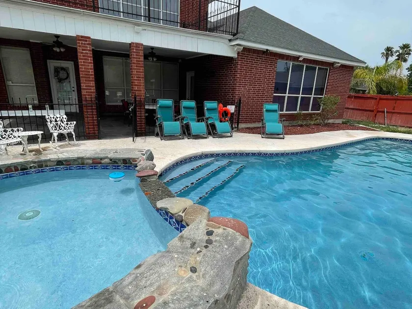 Raqs pool home, basketball Court, king bed - Image 1