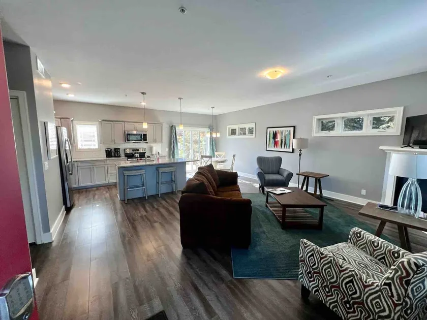 Pop's condo: beautiful condo with community pool! - Image 1