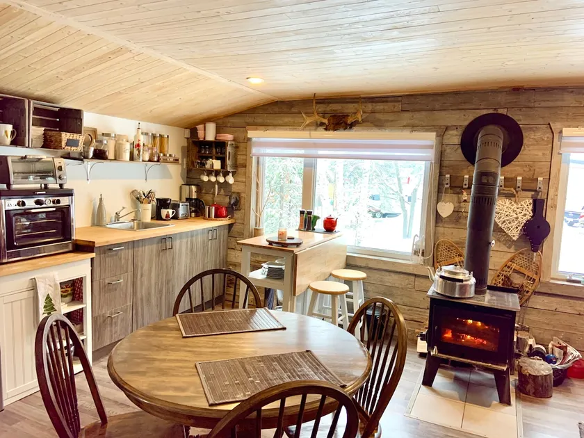 Peaceful cottage at Lac-Kénogami - Image 1