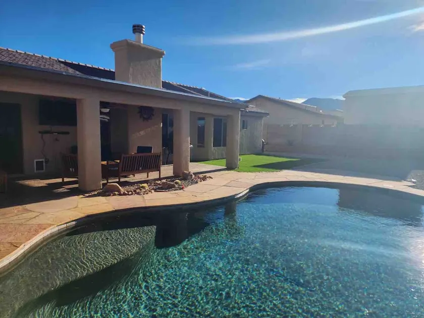 Sierra Vista Getaway Home, Private pool, Great Room - Image 1