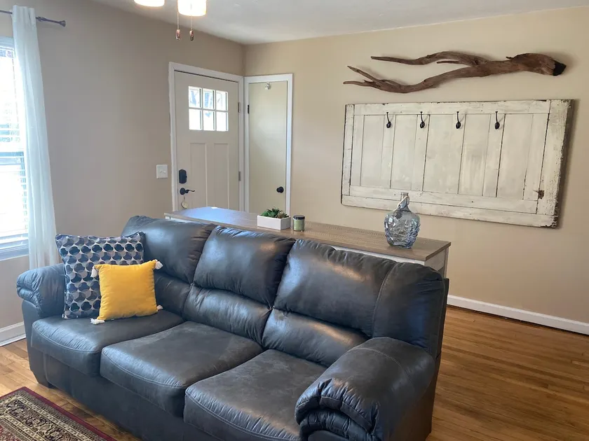 Bays Mountain Getaway Cottage - Image 1