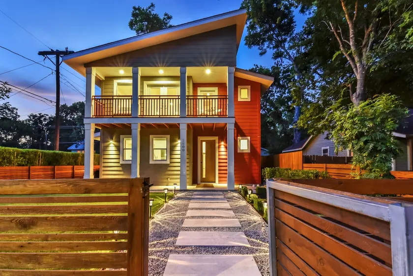 VIP Downtown-Huge Hot Tub+Golf Green+Patio Misters - Image 1