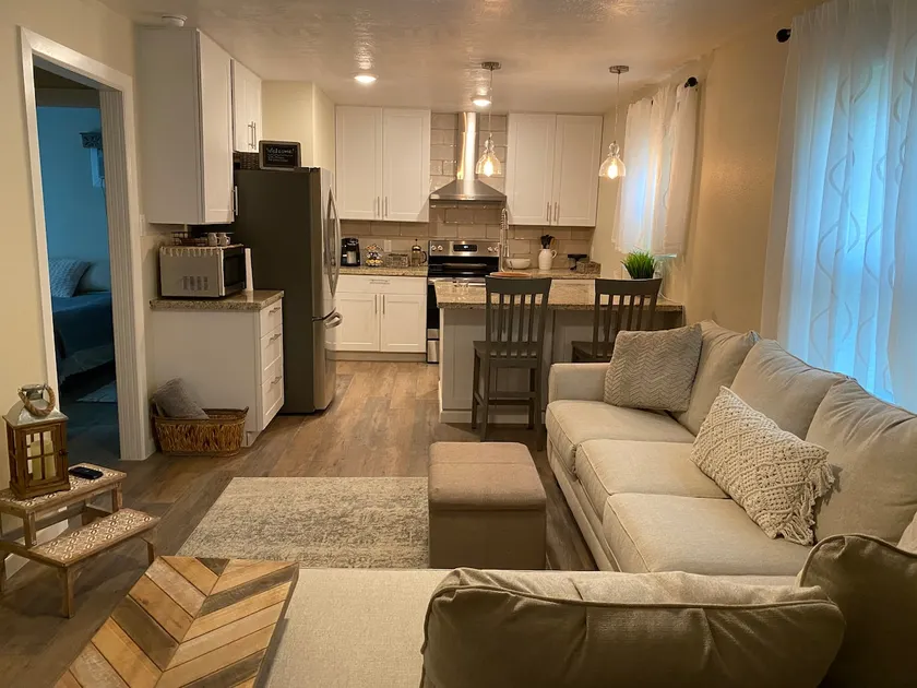Newly remodeled home just minutes from Galveston - Image 1