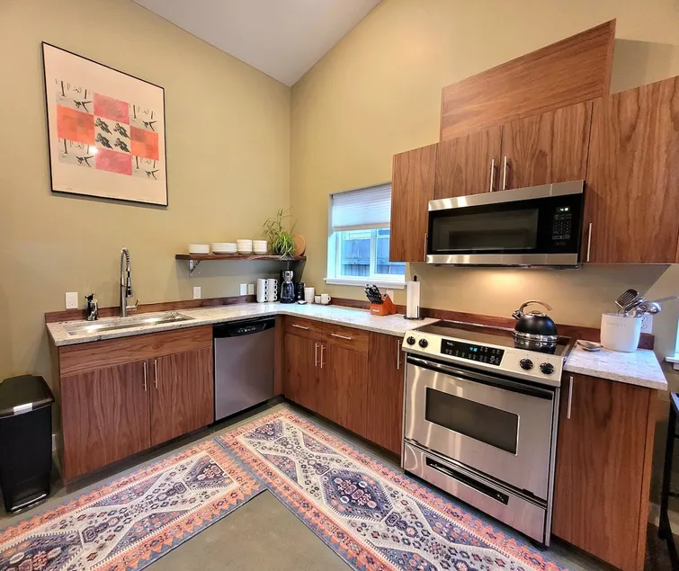 Serene Modern Studio; Centrally Located in Eugene - Image 1