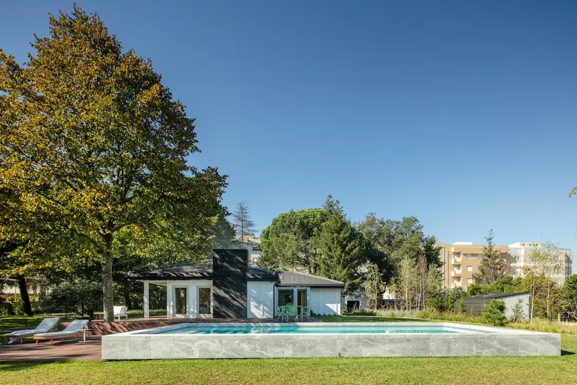 70's wood house - Image 1