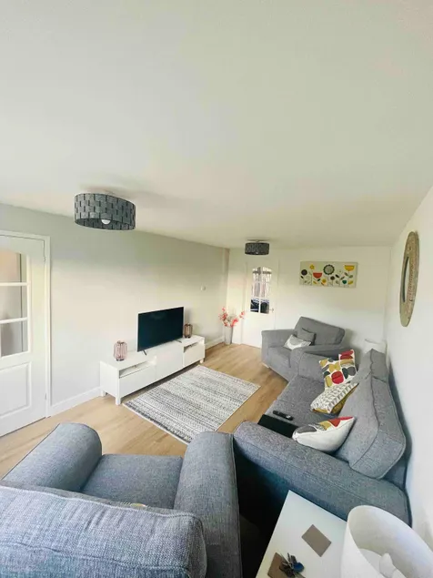 Cheerful 3-Bedroom house 🏡 - Image 1