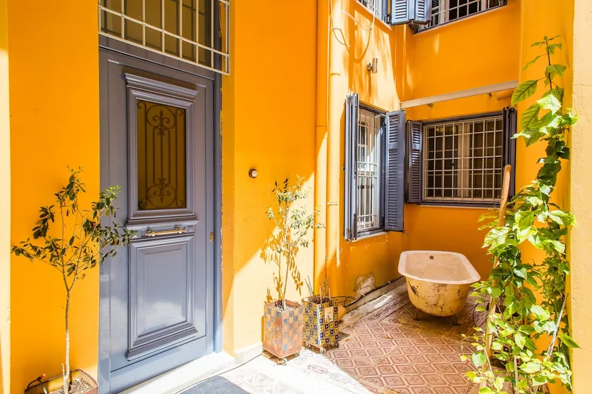 Cosy 19th cent. athenian house&yard - Image 1