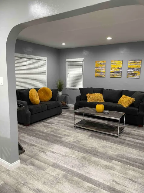 Centrally Located 3 bedroom Home. Unforgettable - Image 1