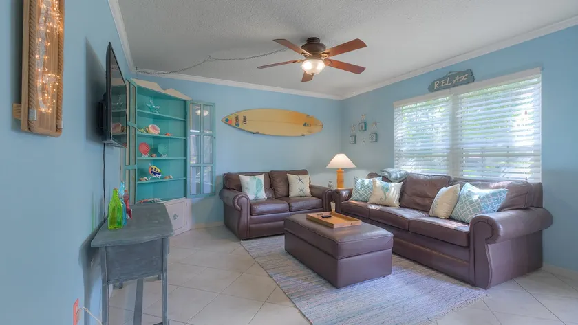 The Beach Retreat - beach “stuff” included! - Image 1