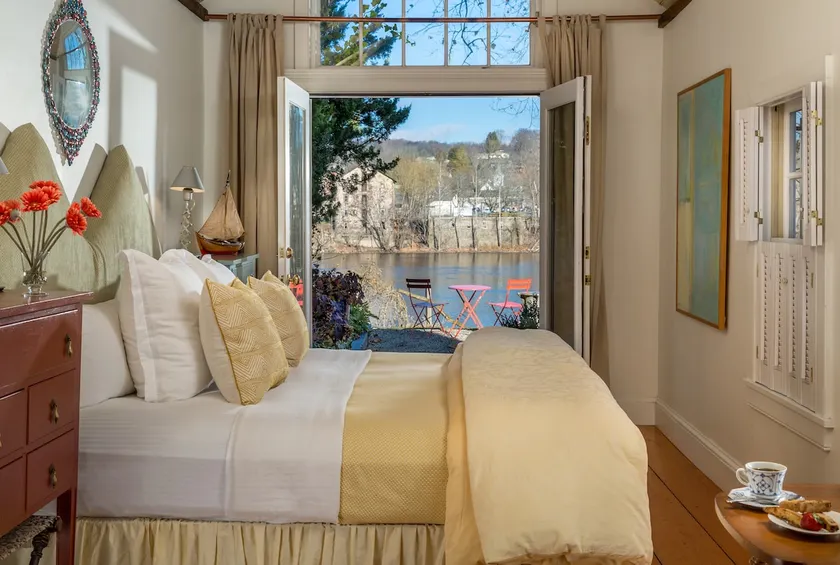 Boat House- RiverFront, Spa Tub, FP, $90 food p/n - Image 1