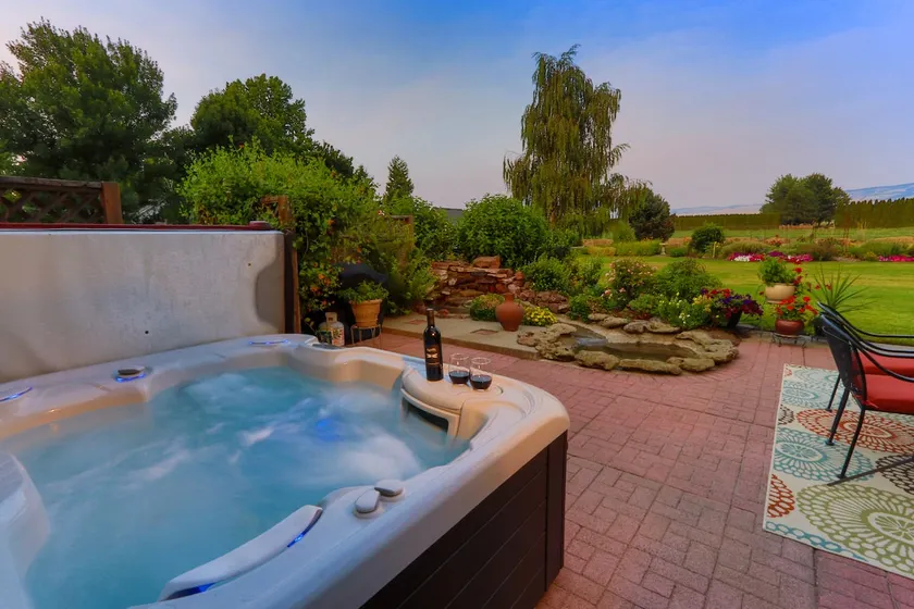 Country Garden | Hot Tub & Blue Mountain Views - Image 1