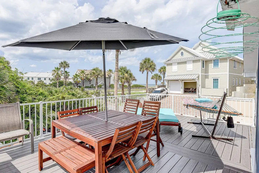 Atlantic Shores Getaway steps from Jax Beach Private House Pet Friendly Near to the Mayo Clinic - UNF - TPC Sawgrass - Convention Center - Shopping Malls - Under 3 Hours from DISNEY - Image 1