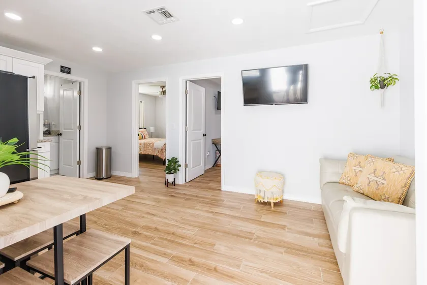 Lovely & Wonderful apartment in the 💖of Brandon! - Image 1